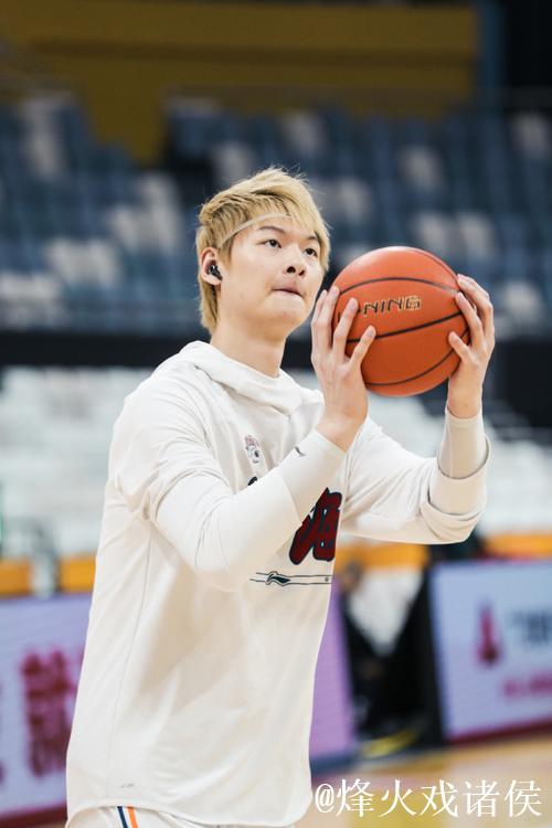 王哲林25分上海胜天津 胡金秋22+10广厦胜深圳 王哲林25分上海胜天津 胡金秋22+10广厦胜深圳