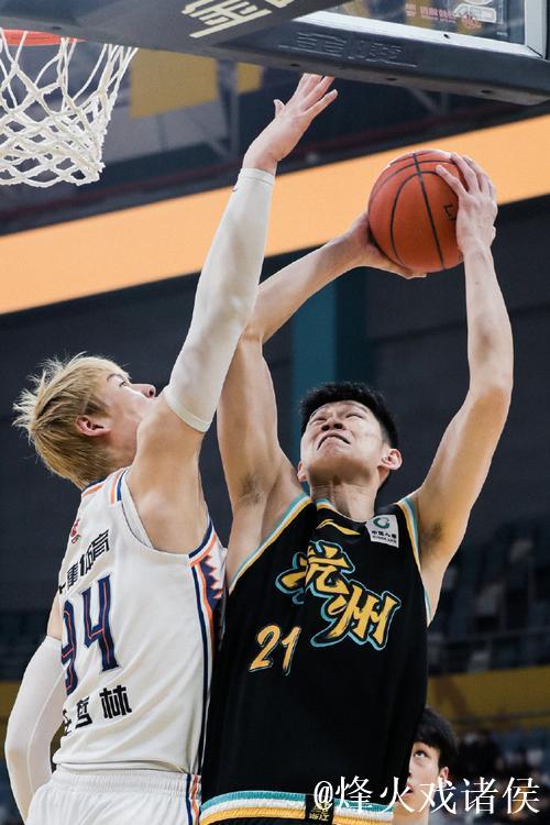 王哲林25分上海胜天津 胡金秋22+10广厦胜深圳 王哲林25分上海胜天津 胡金秋22+10广厦胜深圳